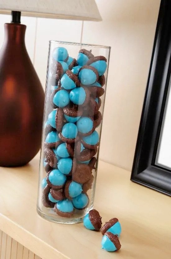 Painted acorns - autumn craft ideas
